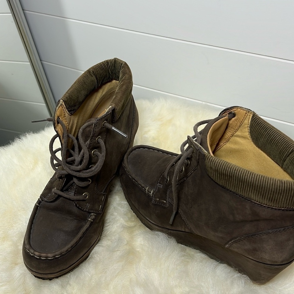 Clarks size 7.5. A218